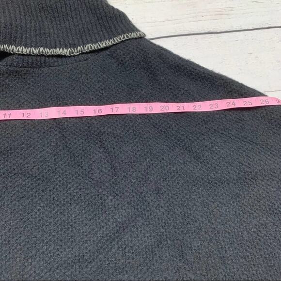 Turtle neck sweater poncho - Picture 5 of 5